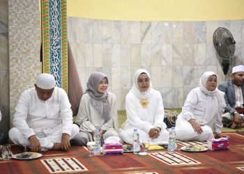 Hadiri Isra Miraj, Sri Ajak Warga Makmurkan Mesjid dan Majukan Kota Jambi. (Foto : ist)