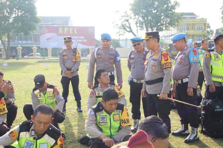 Kapolresta Jambi Pimpin Apel Pengecekan Sarpras dan Pergeseran Personil Pengamanan TPS. (Foto : ist)