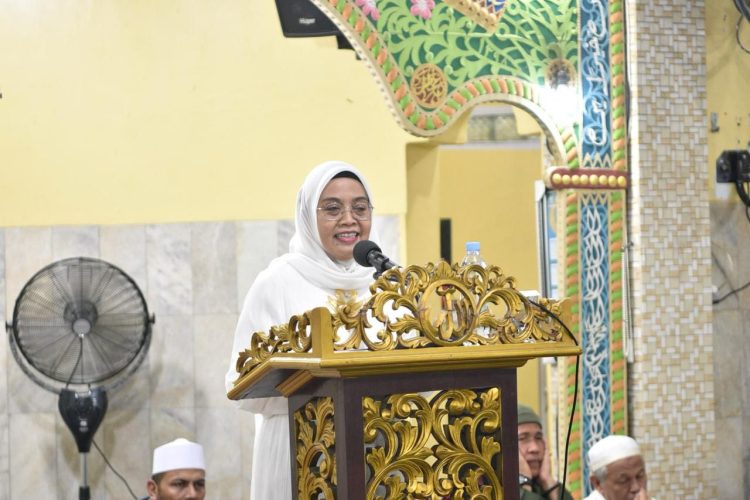 Muliakan Bulan Rajab, Pemkot Jambi Peringati Isra Miraj 1445 Hijriah ; Pj Wali Kota Hadir Bersama Jamaah di Masjid Raya. (Foto : ist)