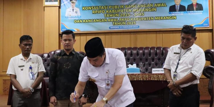 Pj Bupati Merangin Buka Konsultasi Publik. (Foto : ist)