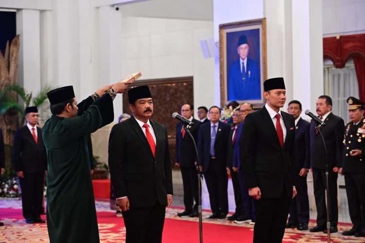 Presiden Joko Widodo Lantik Agus Harimurti Yudhoyono Jadi Menteri ATR/Kepala BPN. (Foto : ist)