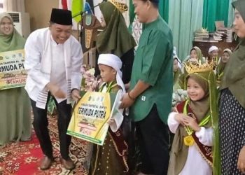 Apresiasi Wisuda Tahfidz Al Quran Vila At Rosyidun Nafi, Fajarman: Al Quran Cahaya Menerangi Jalan Hidup. (Foto : ist)