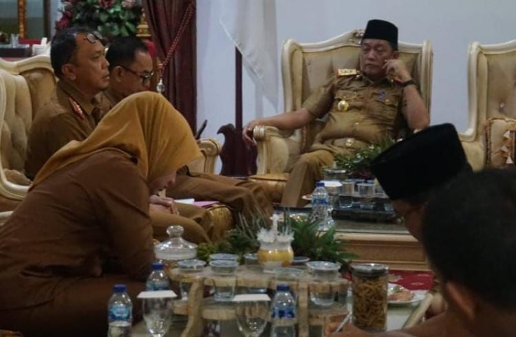 Fajarman Pimpin Rapat RTH Kota Bangko. (Foto : ist)