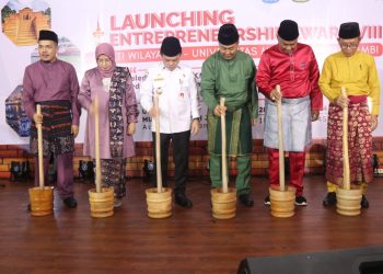 Gubernur Al Haris Apresiasi Entrepreneurship Award LLDIKTI Universitas Muhammadiyah Jambi. (Foto : ist)