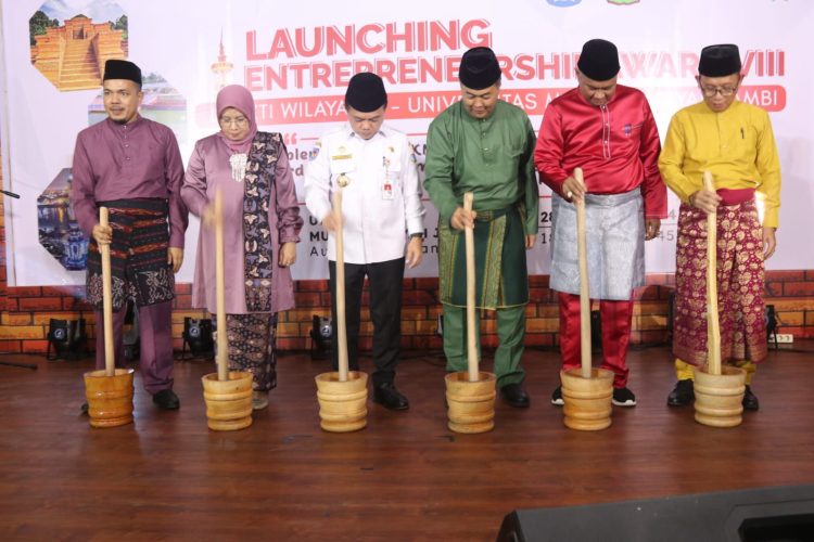 Gubernur Al Haris Apresiasi Entrepreneurship Award LLDIKTI Universitas Muhammadiyah Jambi. (Foto : ist)