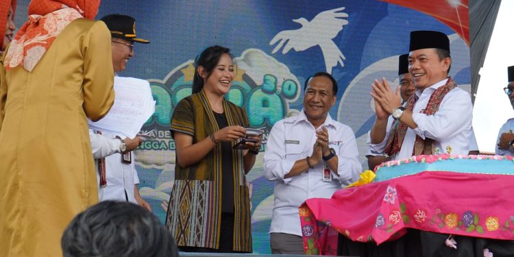Gubernur Al Haris Motivasi Siswa-Siswi SMA Negeri 2 Muaro Jambi Tidak Boleh Kalah Dengan Kota Jambi. (Foto : ist)