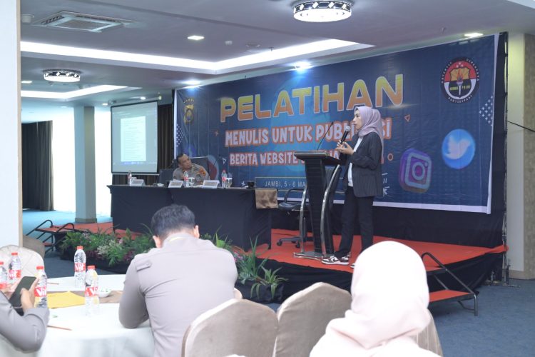 Teknik Pemasaran dan Mengelola Informasi Jadi Materi Hari Kedua Pelatihan yang Digelar Bidhumas Polda Jambi. (Foto : ist)
