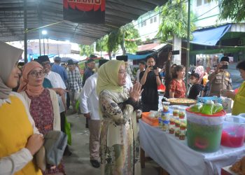 Sri Purwaningsih buka pasar bedug kota Jambi. (Foto : ist)