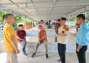 Kasatpol PP Bersama Kadis LH dan Asisten 1 Temui Pemilik Bangunan Semi Permanen di Kawasan RTH Bangko. (Foto : ist)