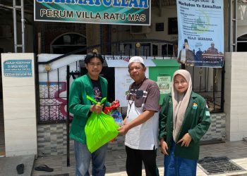 Bakti Sosial BEM Nusantara Jambi, Bantu Marbot dan Bersihkan Mesjid. (Foto : ist)