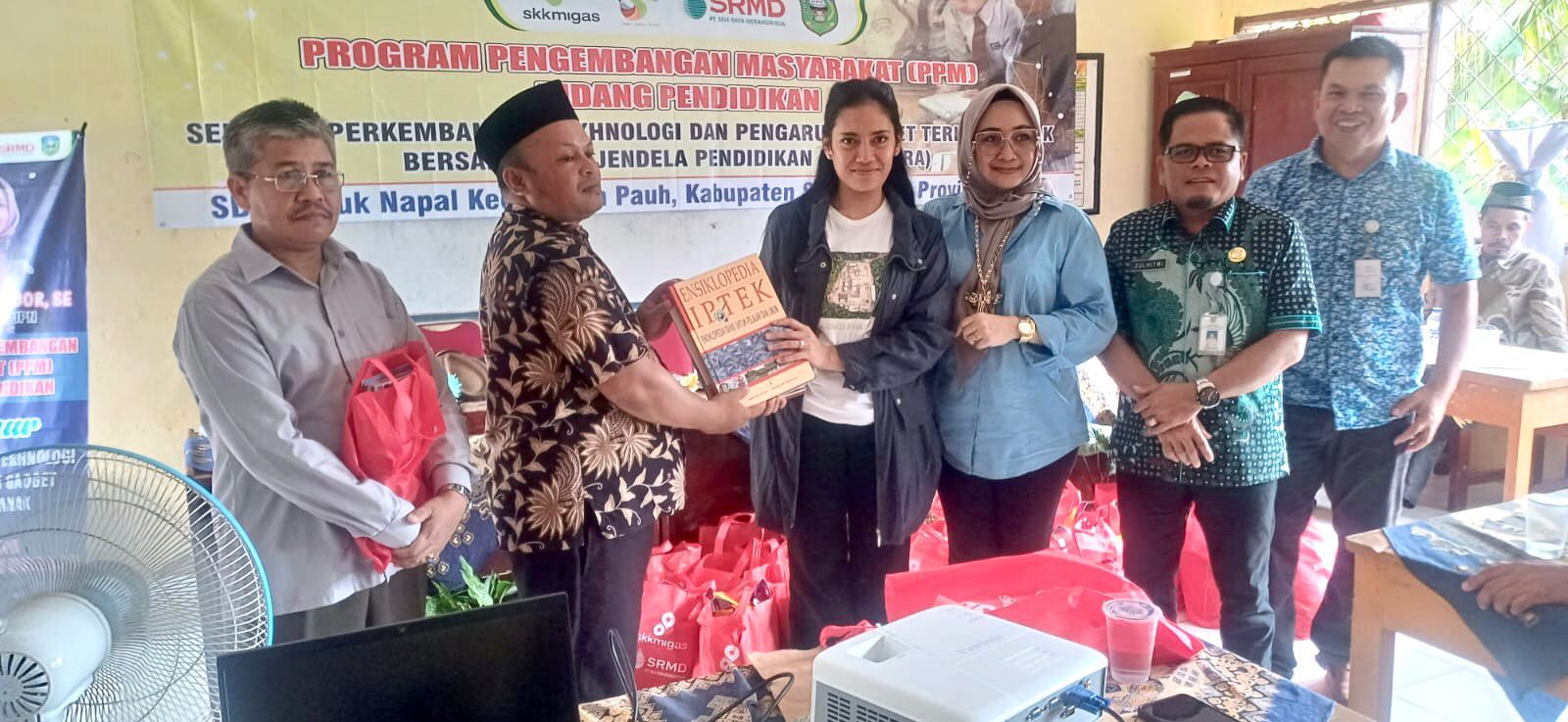 PPM Bidang Pendidikan, SKK Migas-KKKS SRMD Sasar SDN 110/VII Desa Lubuk Napal. (Foto : ist)