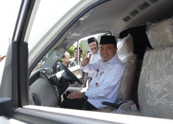 Gubernur Al Haris Serahkan Bantuan Ambulan untuk RS DKT Kerinci. (Foto : ist)