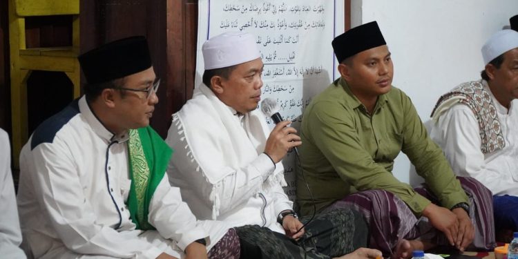Malam Ke-12 Ramadhan, Gubernur Al Haris Tarawih di Desa Malapari. (Foto : ist)