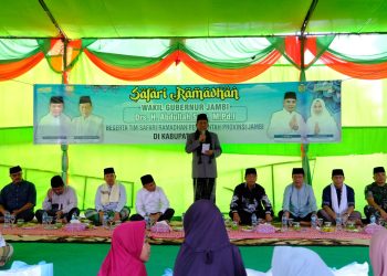 Wagub Sani Buka Bersama Ratusan Warga Serai Serumpun. (Foto : ist)