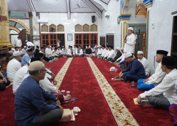 Gubernur Al Haris: Tingkatkan Iman dan Taqwa Selama Ramadhan Dengan Sholat Malam, Baca Al-Qur’an dan Perbanyak Sedekah. (Foto : ist)