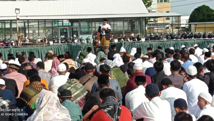 Ribuan Warga Shalat Ied yang Digelar Senkom Mitra Polri Kota Jambi. (Foto : ist)