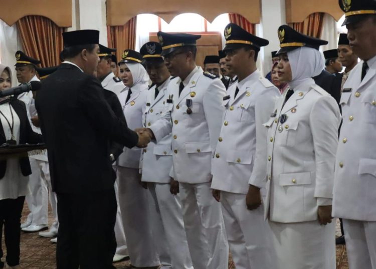 Perdana, Mukti Lantik 60 Pejabat Eselon III dan IV. (Foto : ist)