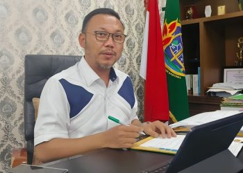 Kepala BPN Kota Depok Indra Gunawan saat diwawancarai wartawan terkait aset Pemda, BUMD dan BUMN, di ruang kerjanya, Selasa, 23 April 2024. (Foto : BPN Kota Depok)