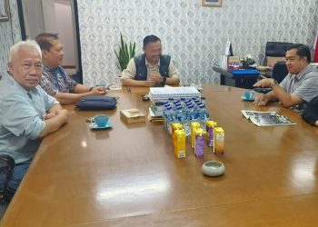 Kepala BPN Kota Depok Indra Gunawan menerima audensi sejumlah jurnalis senior, di ruang kerjanya, Kamis 25 April 2024. (Foto : BPN Kota Depok)