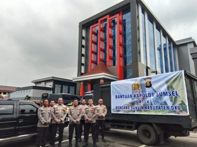 Kapolda Sumsel Kirim Sembako untuk Korban Banjir OKU. (Foto : ist)