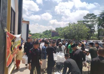 Satuan Brimob Polda Jambi Kembali Laksanakan Jum’at Berkah. (Foto : ist)