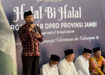 Pimpinan dan Anggota DPRD Provinsi Jambi Halal Bihalal Bersama Sekretariat Dewan. (Foto : ist)