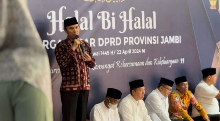 Pimpinan dan Anggota DPRD Provinsi Jambi Halal Bihalal Bersama Sekretariat Dewan. (Foto : ist)