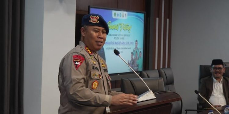 Dansat Brimob Polda Jambi Kunjungi UIN STS Jambi. (Foto : ist)