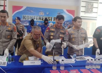 Ditpolairud Polda Jambi Bersama Tim Gabungan Tangkap Pelaku Penyelundupan Benih Lobster Senilai Rp 25 M. (Foto : Rolan - sinarjambi.com)