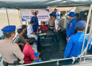 Ditpolairud Polda Jambi Gelar Pemeriksaan Kesehatan Gratis di Atas Kapal Patroli. (Foto : ist)