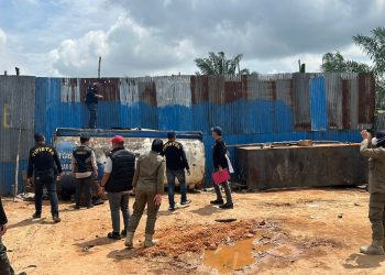 Tim Gabungan Cek Gudang Diduga Timbun BBM Ilegal. (Foto : ist)