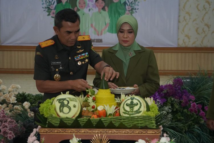 Danrem 042/Gapu Brigjen TNI Rachmad S.I.P selaku pembina Persit Koorcab Rem 042 hadir pada acara syukuran peringatan HUT-78 Persit KCK. (Foto : ist)