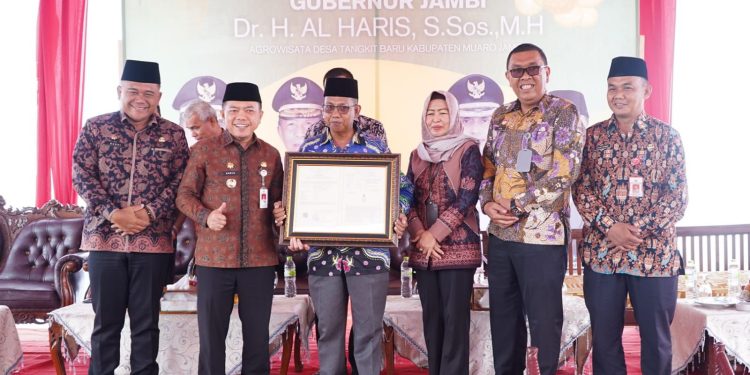 Terima Sertifikat Indikasi Geografis, Komoditas Nanas Tangkit Baru Jadi yang Pertama di Indonesia. (Foto : ist)