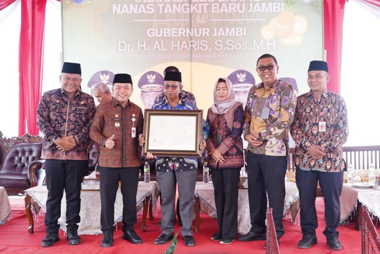 Terima Sertifikat Indikasi Geografis, Komoditas Nanas Tangkit Baru Jadi yang Pertama di Indonesia. (Foto : ist)