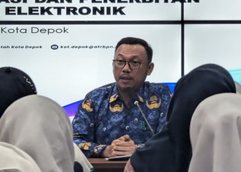 Kepala BPN Kota Depok Indra Gunawan didampingi jajaran melakukan rapat koordinasi internal terkait Kantor Sertifikat yang berlangsung di Aula Kantor Pertanahan Kota Depok, Senin 20 Mei 2024. (Foto: BPN Kota Depok)