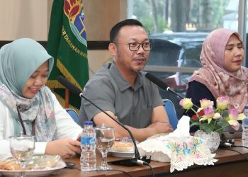 Kepala BPN Kota Depok Indra Gunawan dan jajaran dalam sosialisasi sertifikat elektronik yang berlangsung di aula Kantor Pertanahan Kota Depok, Kamis 30 Mei 2024. (Foto: BPN Kota Depok)