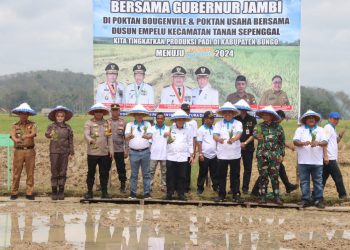Gubernur Al Haris Bantu Perjuangkan Irigasi Batang Uleh Bungo. (Foto : ist)