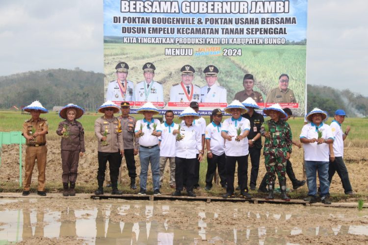 Gubernur Al Haris Bantu Perjuangkan Irigasi Batang Uleh Bungo. (Foto : ist)