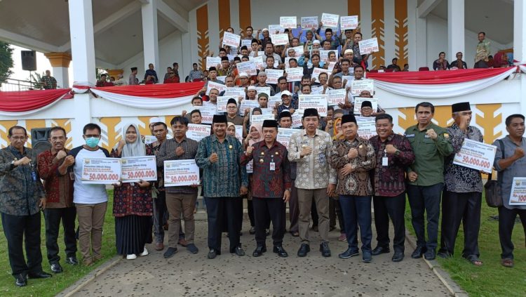 Gubernur Al Haris Bantu Ribuan Rumah Ibadah dan Lembaga Pendidikan Keagamaan. (Foto : ist)