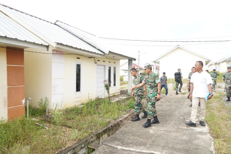 Danrem 042/Gapu Cek Kondisi Perumahan Prajurit. (Foto : ist)