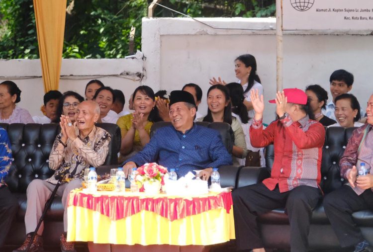 Wagub Sani Ajak Masyarakat Jambi Asal Nias Tetap Jaga Warisan Budaya Leluhur. (Foto : ist)