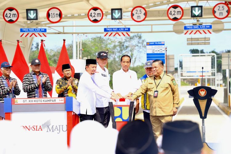 AHY Dampingi Presiden RI Resmikan Jalan Tol Pekanbaru-Padang Ruas Bangkinang-XIII Koto Kampar. (Foto : ist)