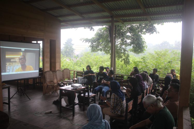 SIEJ Jambi Gelar Diskusi Publik Lingkungan Berkaca dari Borneo. (Foto : ist)