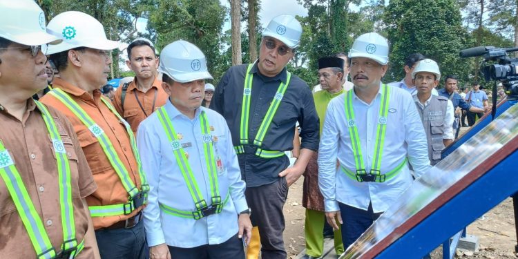 Gubernur Al Haris Lakukan Peletakan Emas Prosesi Tegak Tiang Tuo, Mega Proyek Revitalisasi KCBN Muarajambi. (Foto : ist)