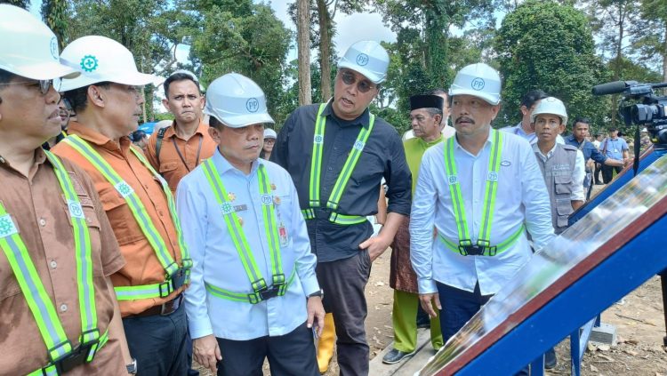 Gubernur Al Haris Lakukan Peletakan Emas Prosesi Tegak Tiang Tuo, Mega Proyek Revitalisasi KCBN Muarajambi. (Foto : ist)