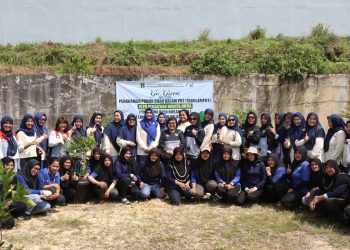 Kunjungi Lapas Perempuan Jambi, Persatuan Wanita Patra Zona 1 Serahkan Bantuan Tanaman Buah dalam Pot. (Foto : ist)