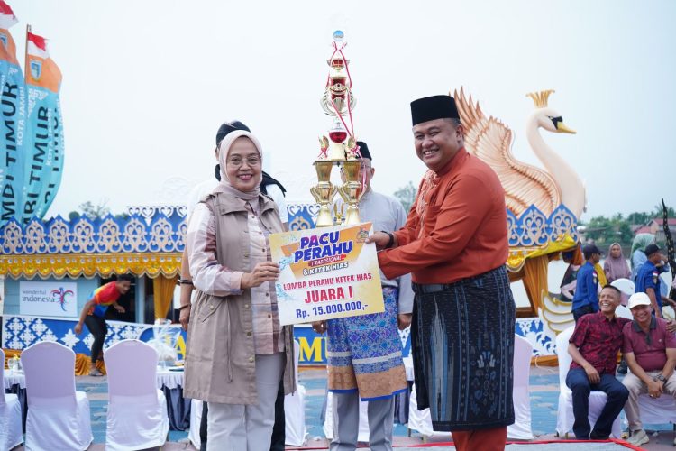 Dimeriahkan Lomba Pacu Perahu Emak-emak dan Ketek Hias, Sri Harap  Perkuat Wisata Kota Jambi. (Foto : ist)