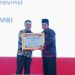 Wagub Sani Terima Penghargaan Jambi Terbaik 1 GDPK Award Tingkat Nasional 2024. (Foto : ist)