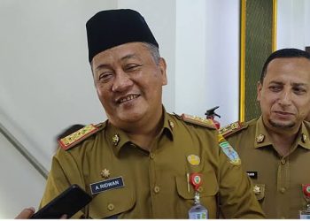 A Ridwan didampingi Kadis Kominfo Kota Jambi Abu Bakar. (Foto : ist)