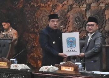Pj Bupati Merangin Dengarkan Pandangan Umum Fraksi Pada Paripurna APBD 2023. (Foto : ist)